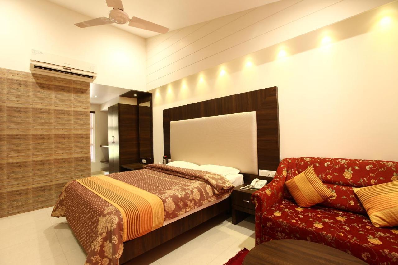 Hotel Usha Ascot Matheran Zewnętrze zdjęcie